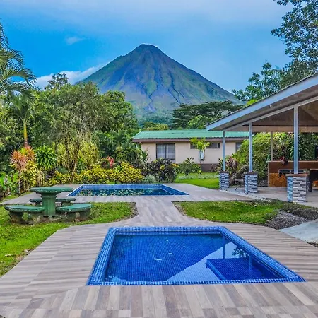 Lumbres Arenal Villa